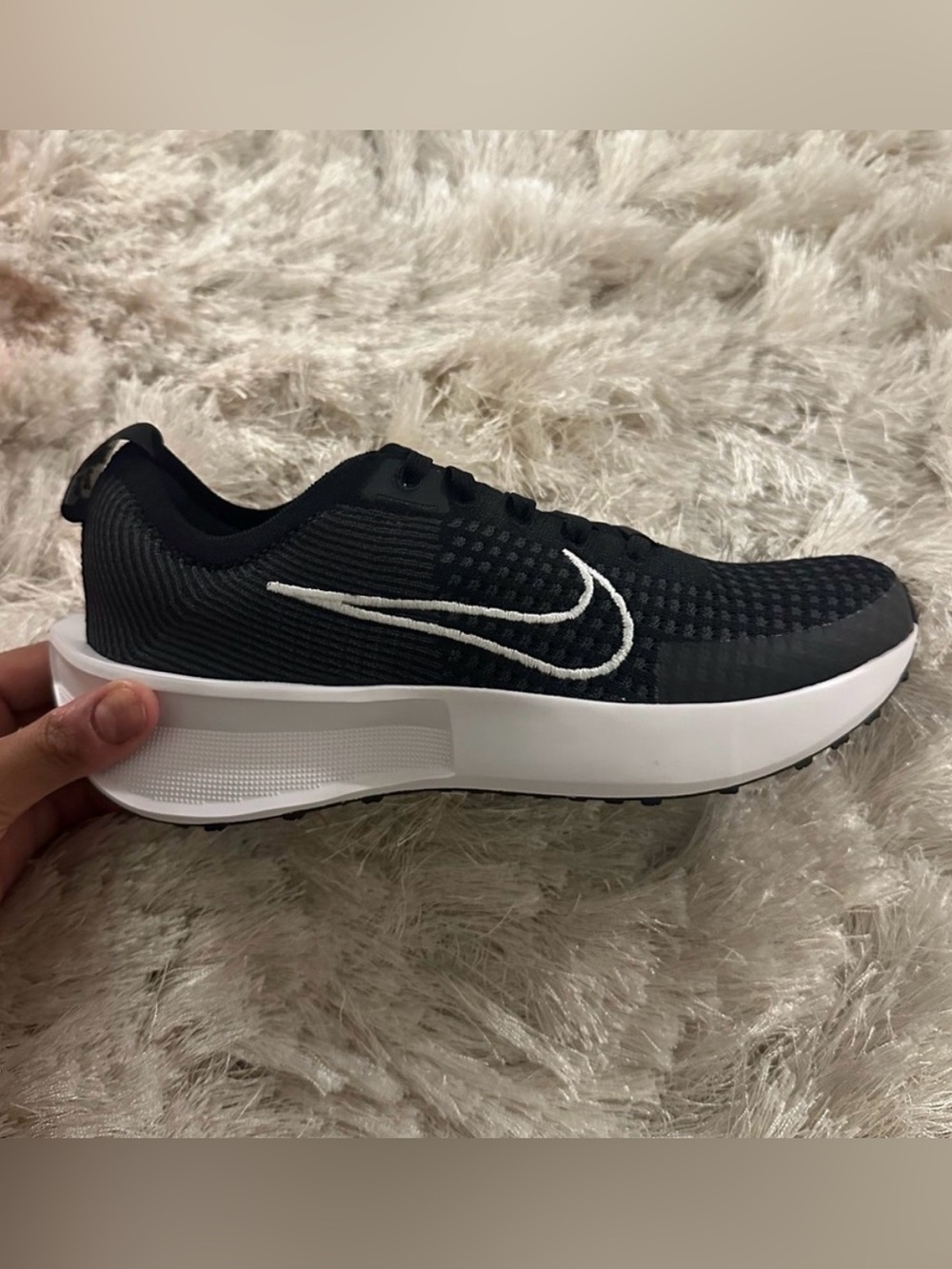 NEW Nike Women’s Interact Black and White Running Shoes Sz 6.5